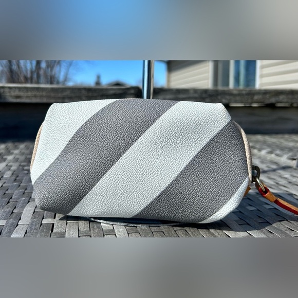 Dooney & Bourke Small Leather Zipper Travel Cosmetic Bag Pouch NWOT!​​ - Picture 2 of 7